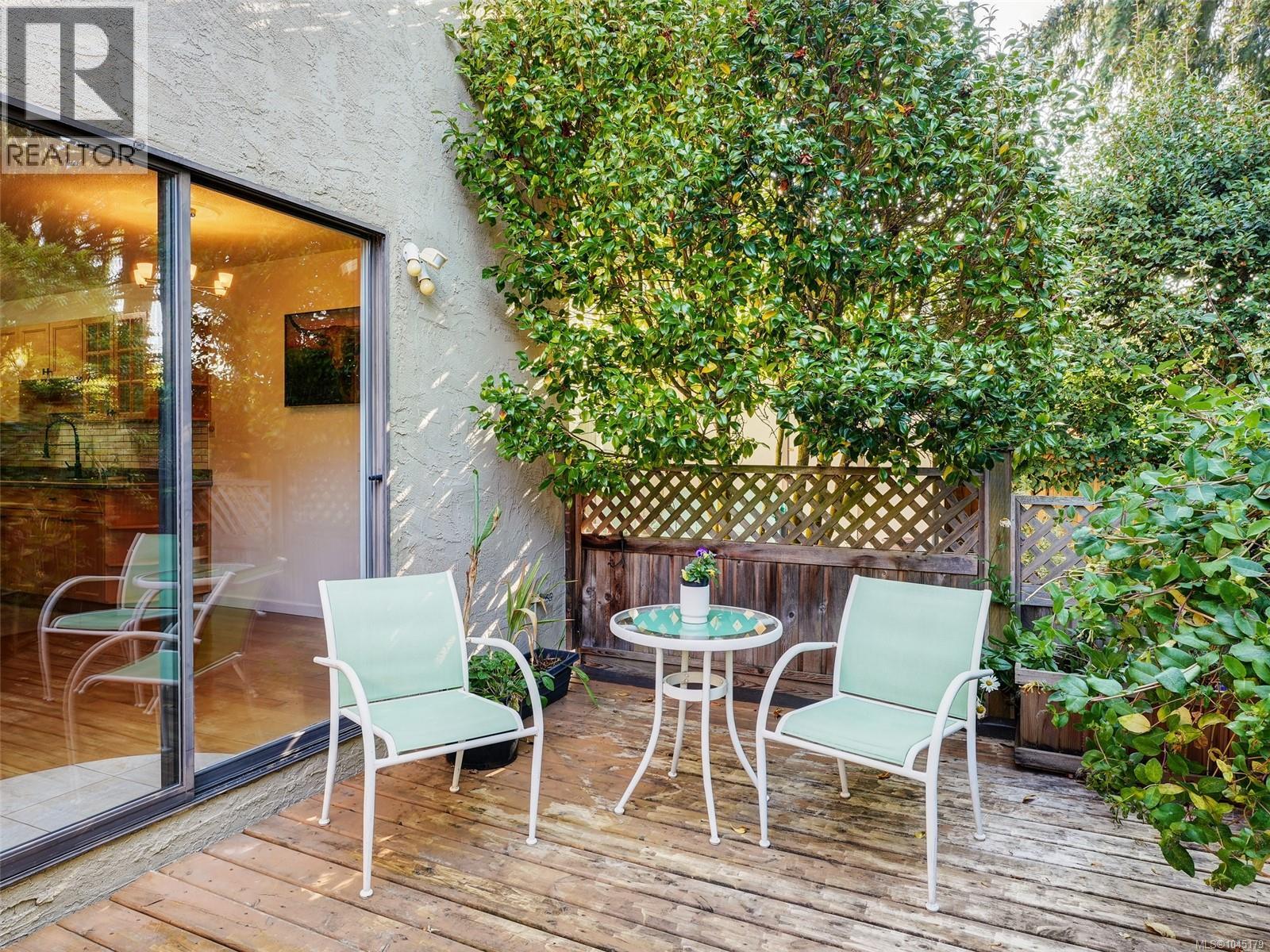 15 1701 McKenzie Avenue, Saanich