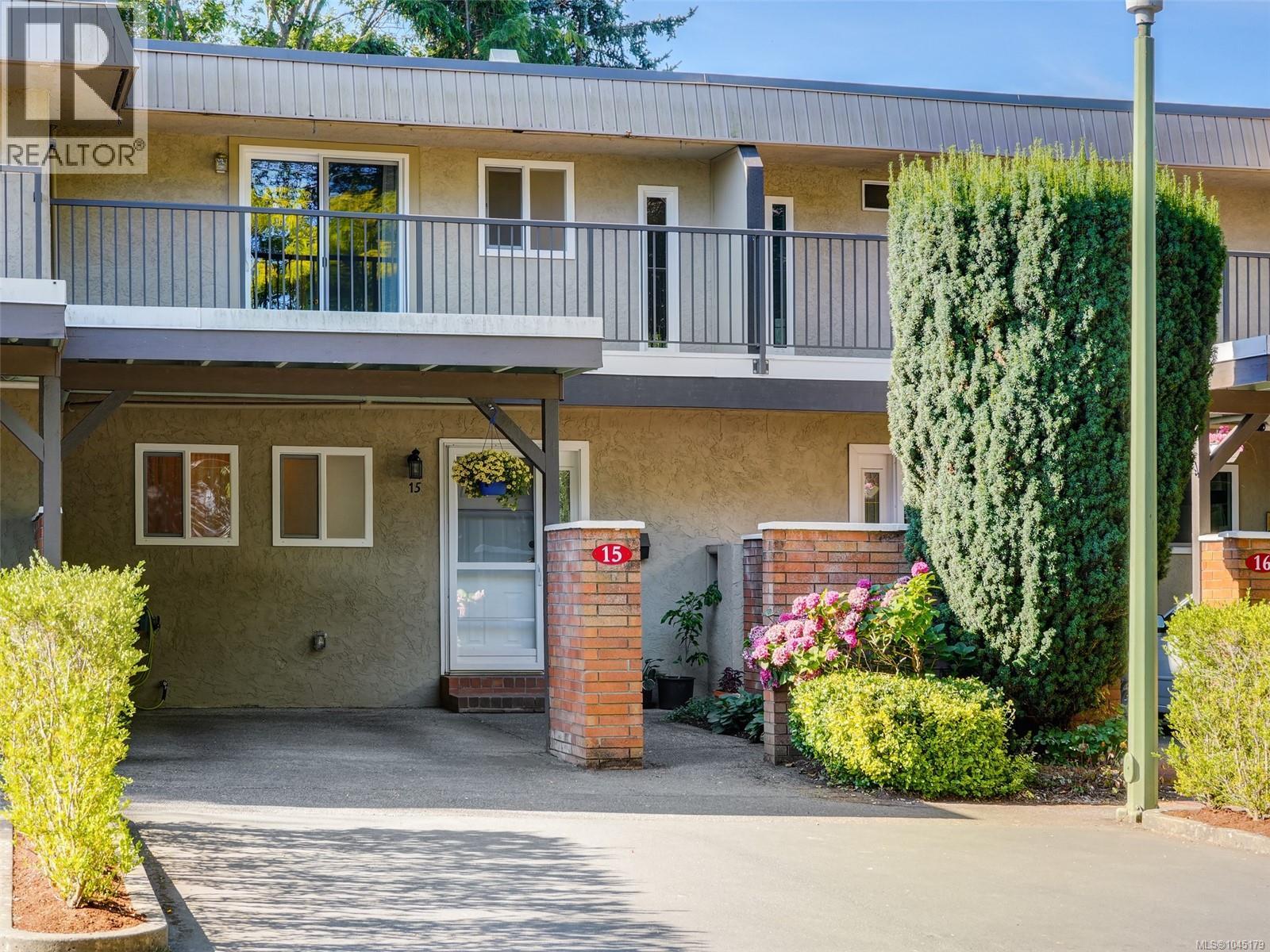 15 1701 McKenzie Avenue, Saanich