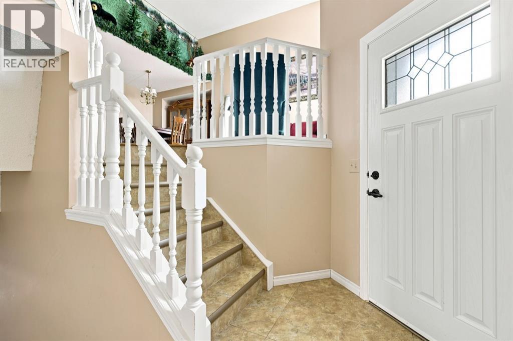 9216 Edgebrook Drive NW, Edgemont, Calgary photo 4