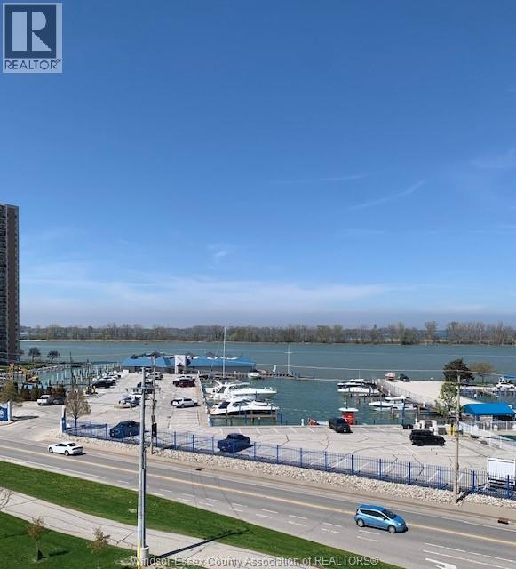 #W 610 9099 RIVERSIDE DRIVE East - 6