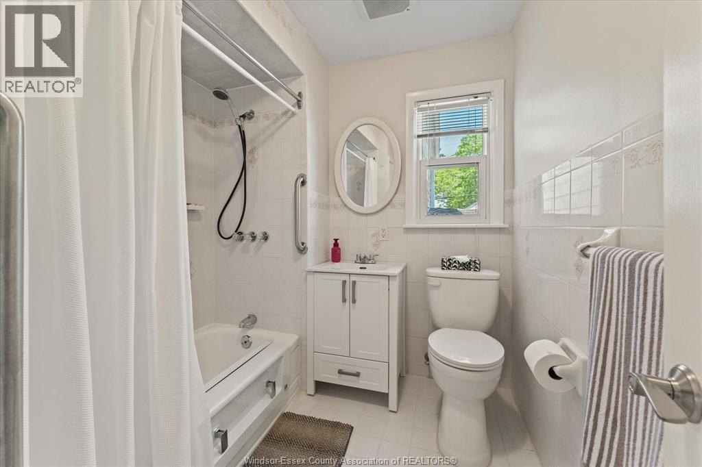 3560 BARRYMORE LANE - 16