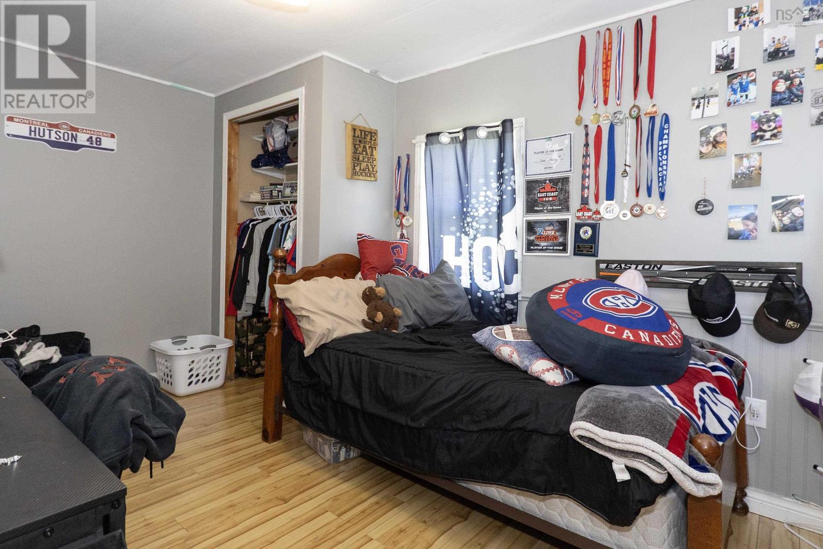 Property 24 of 32 of 16 Lorne Crescent