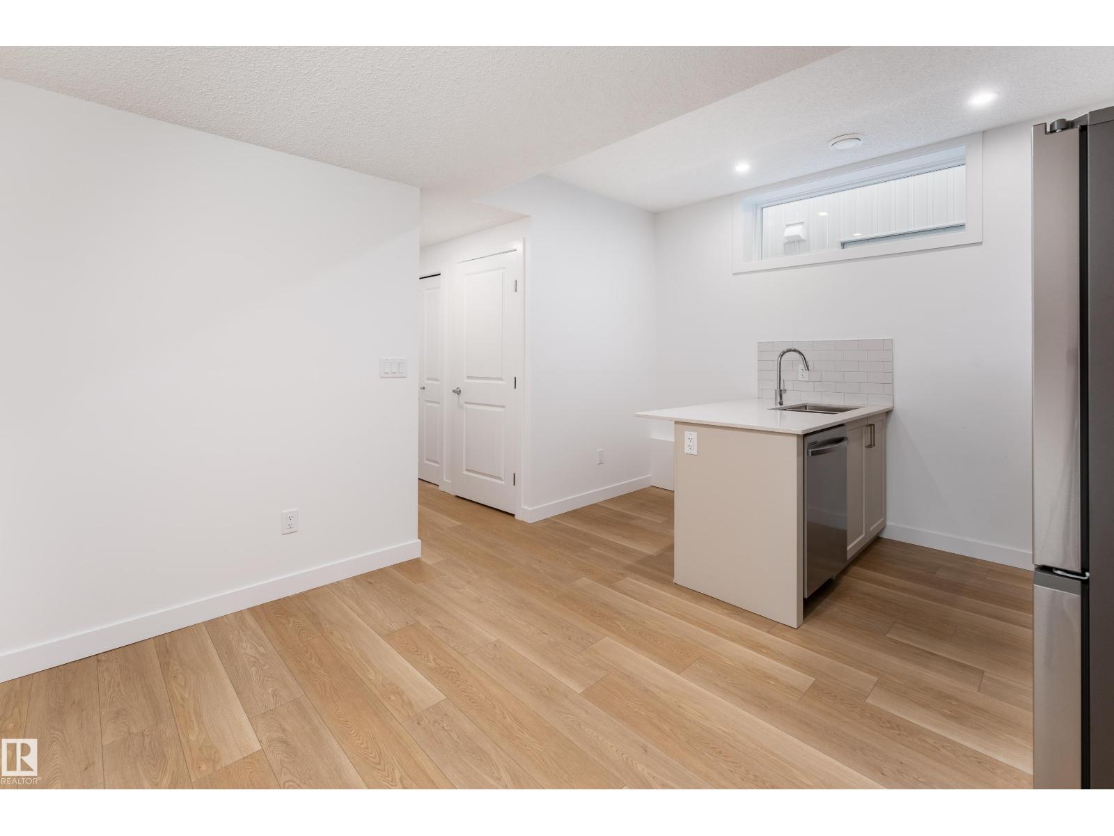 10916 & 10918 154 Street NW - Photo 34