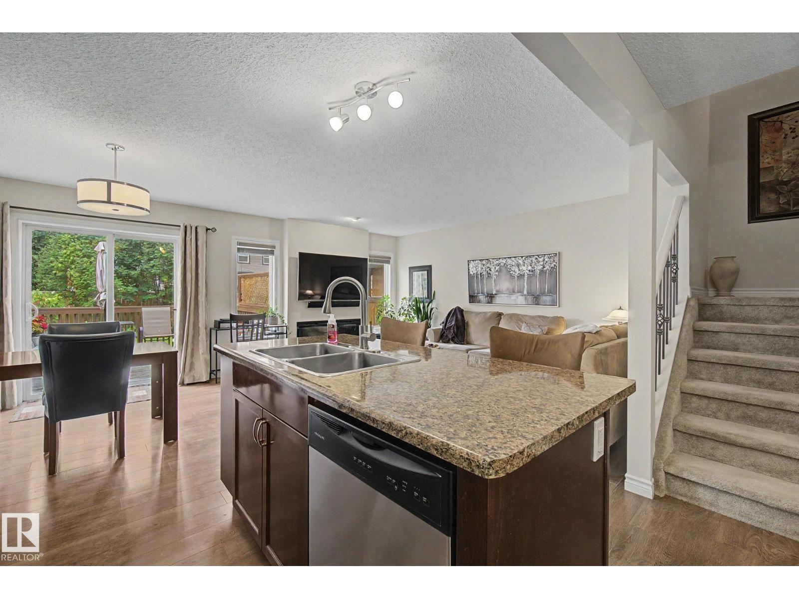 7 PETER Street - Photo 12