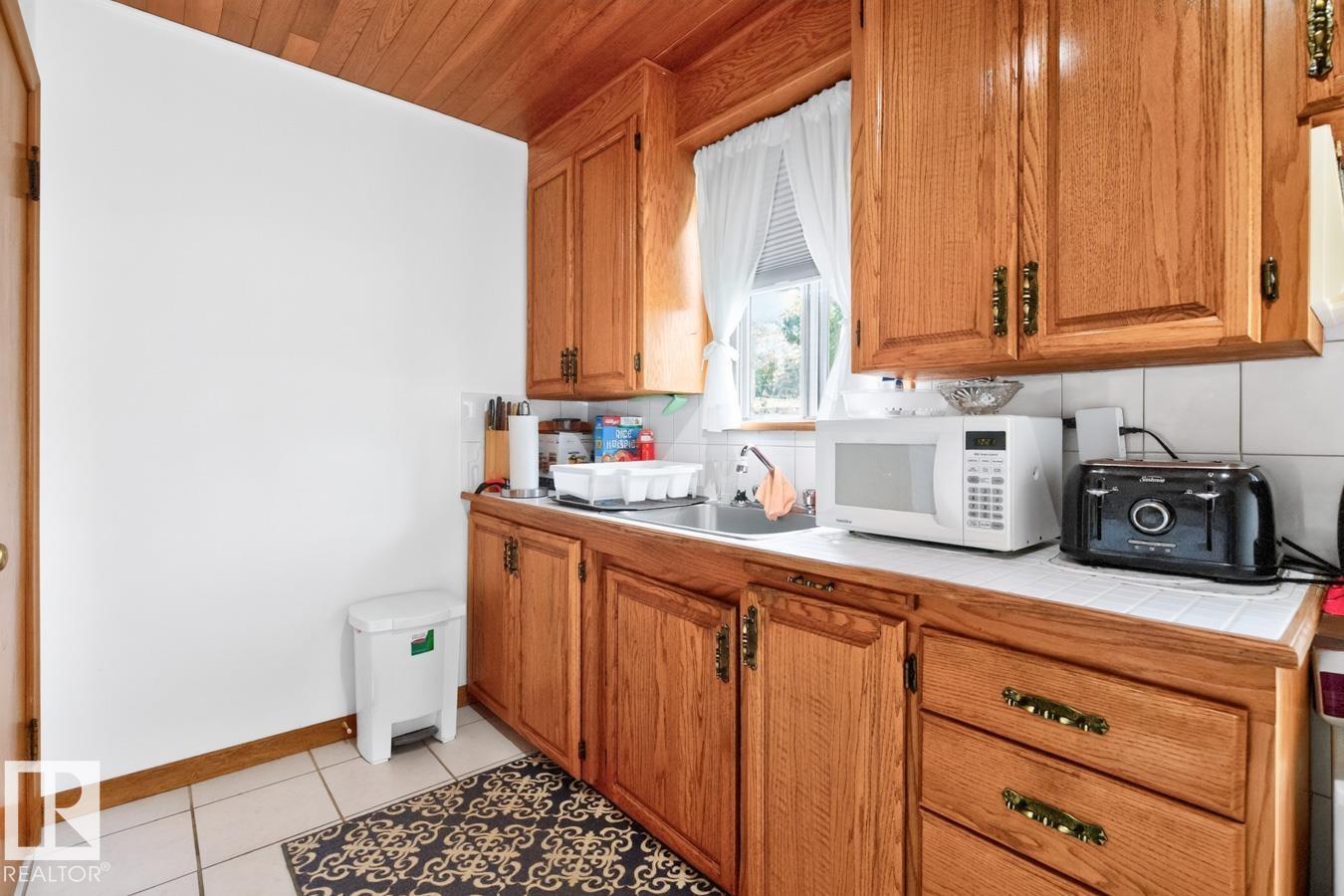 9419 65 AV NW - 7