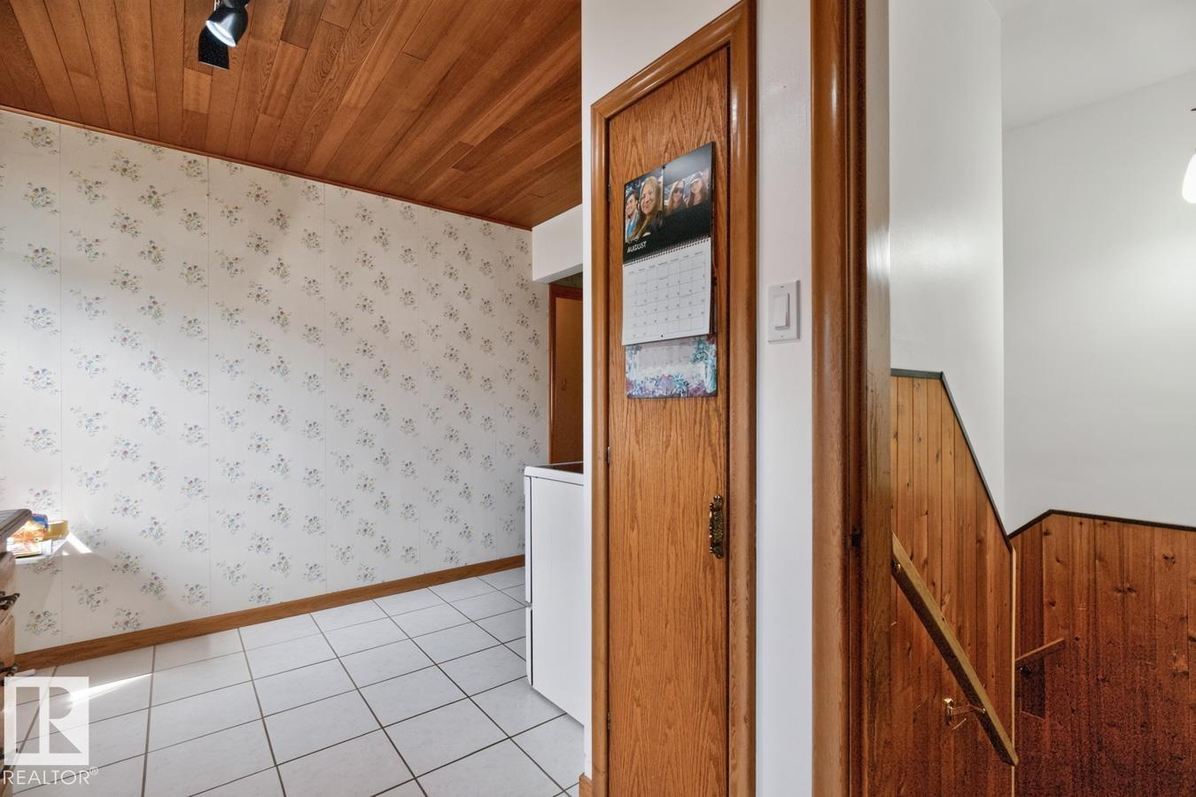 9419 65 AV NW - 8