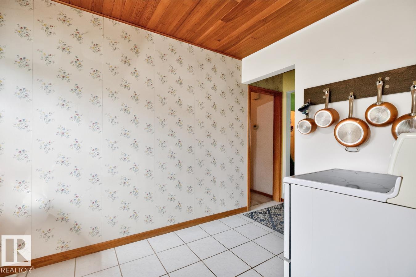 9419 65 AV NW - 9
