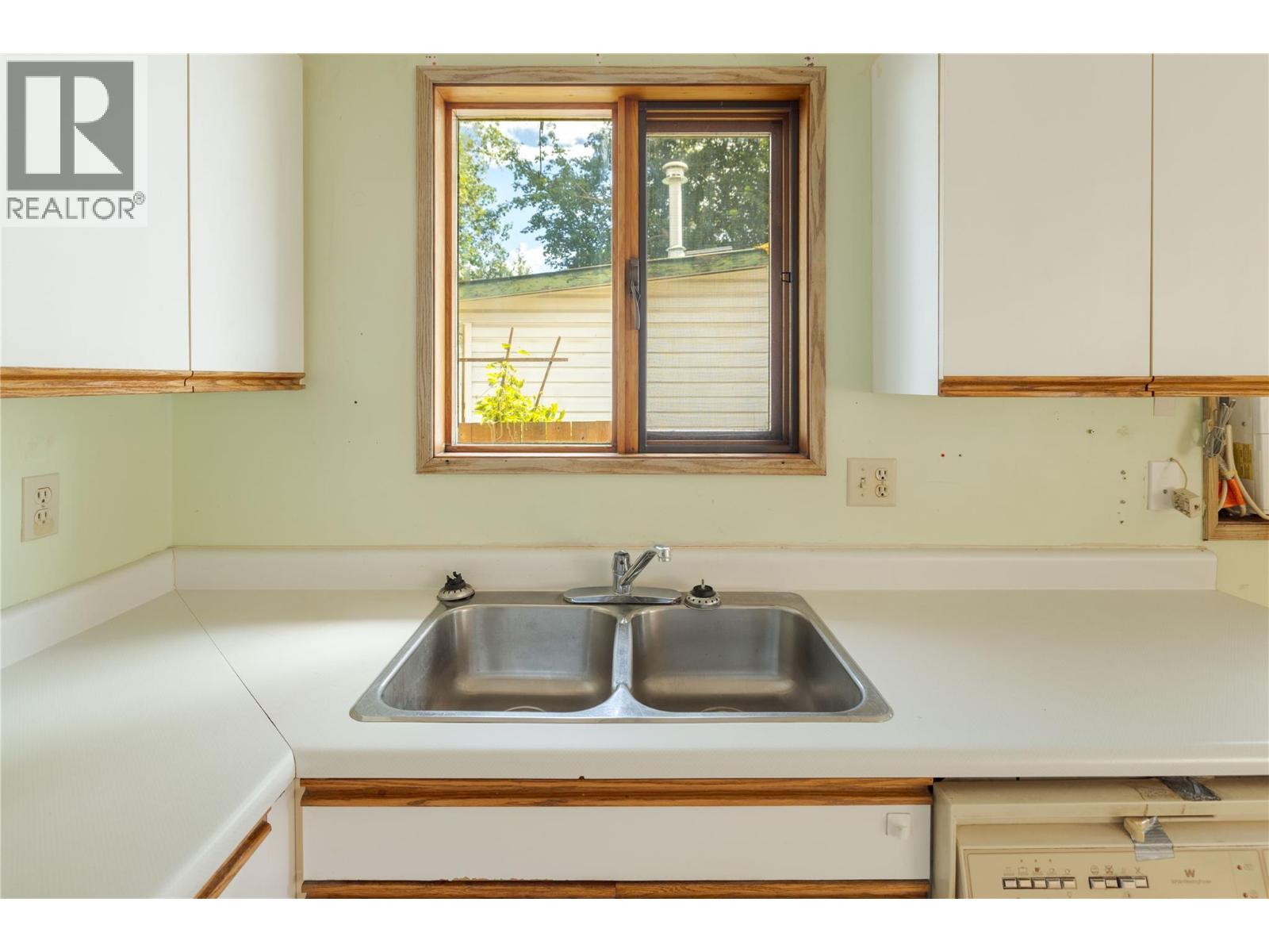 717 Regent Avenue - Image 22