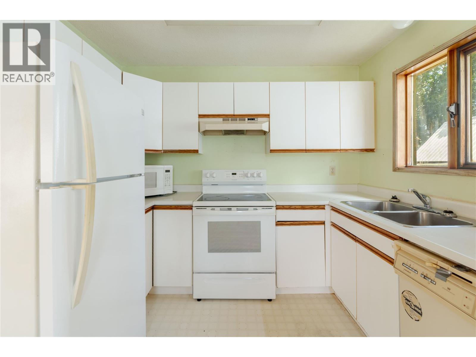 717 Regent Avenue - Image 21