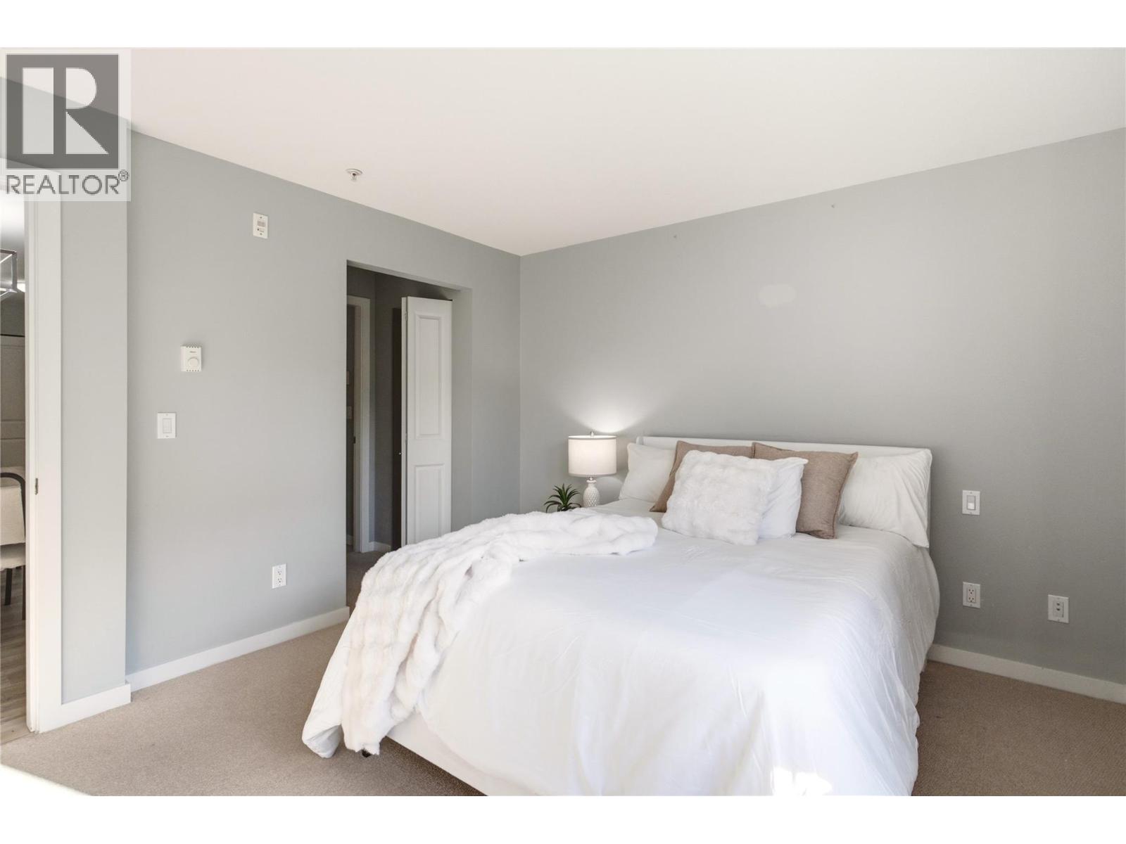 215 563 Yates Road, Kelowna