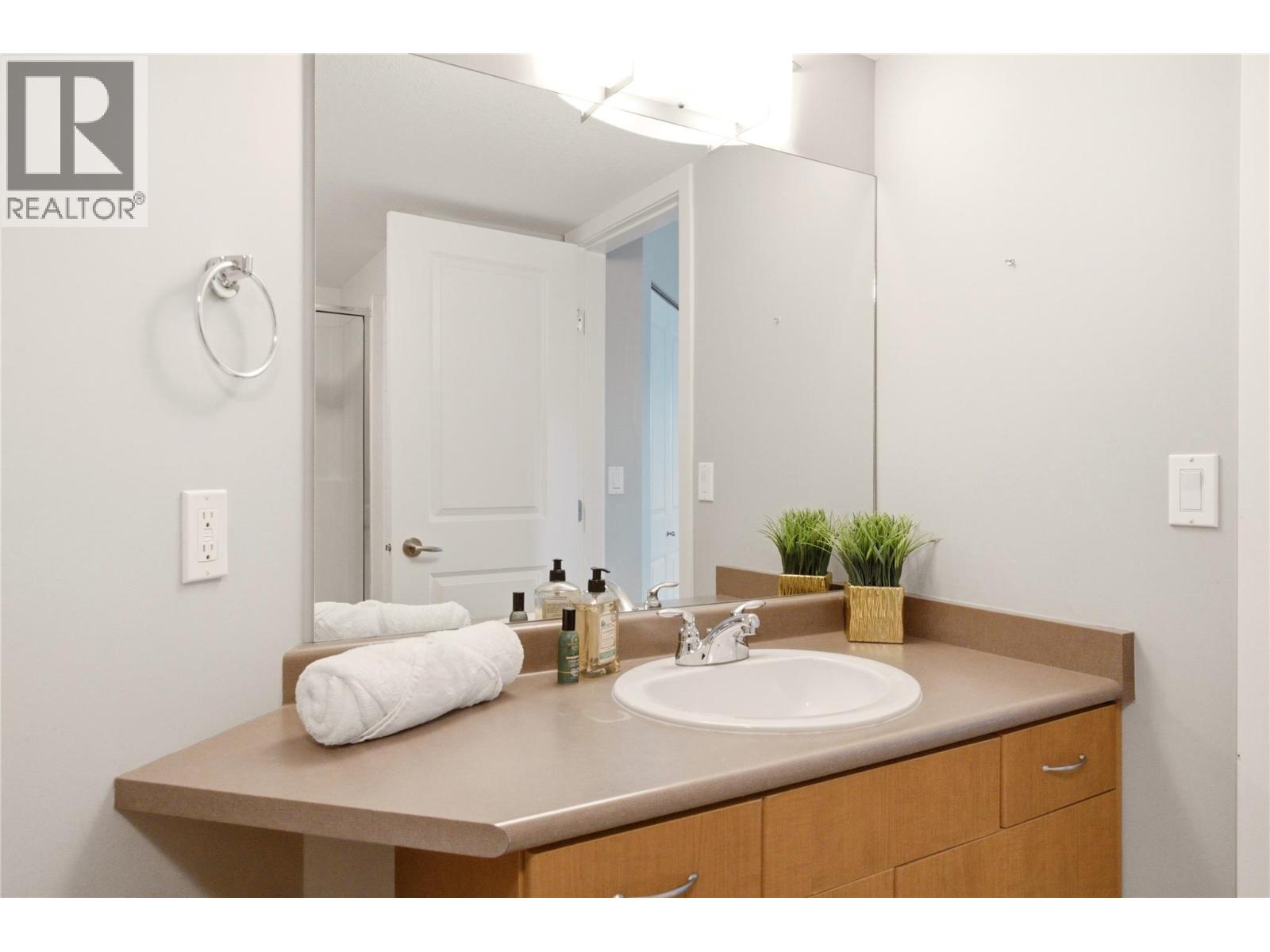#215 563 Yates Road - 28