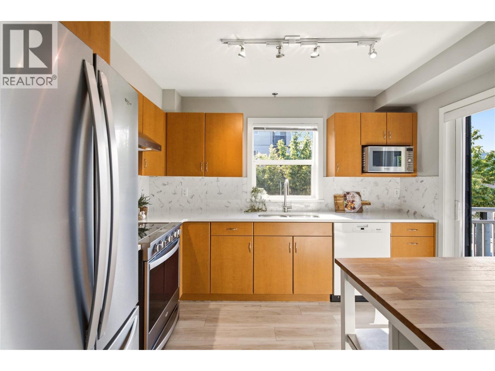#215 563 Yates Road - 10