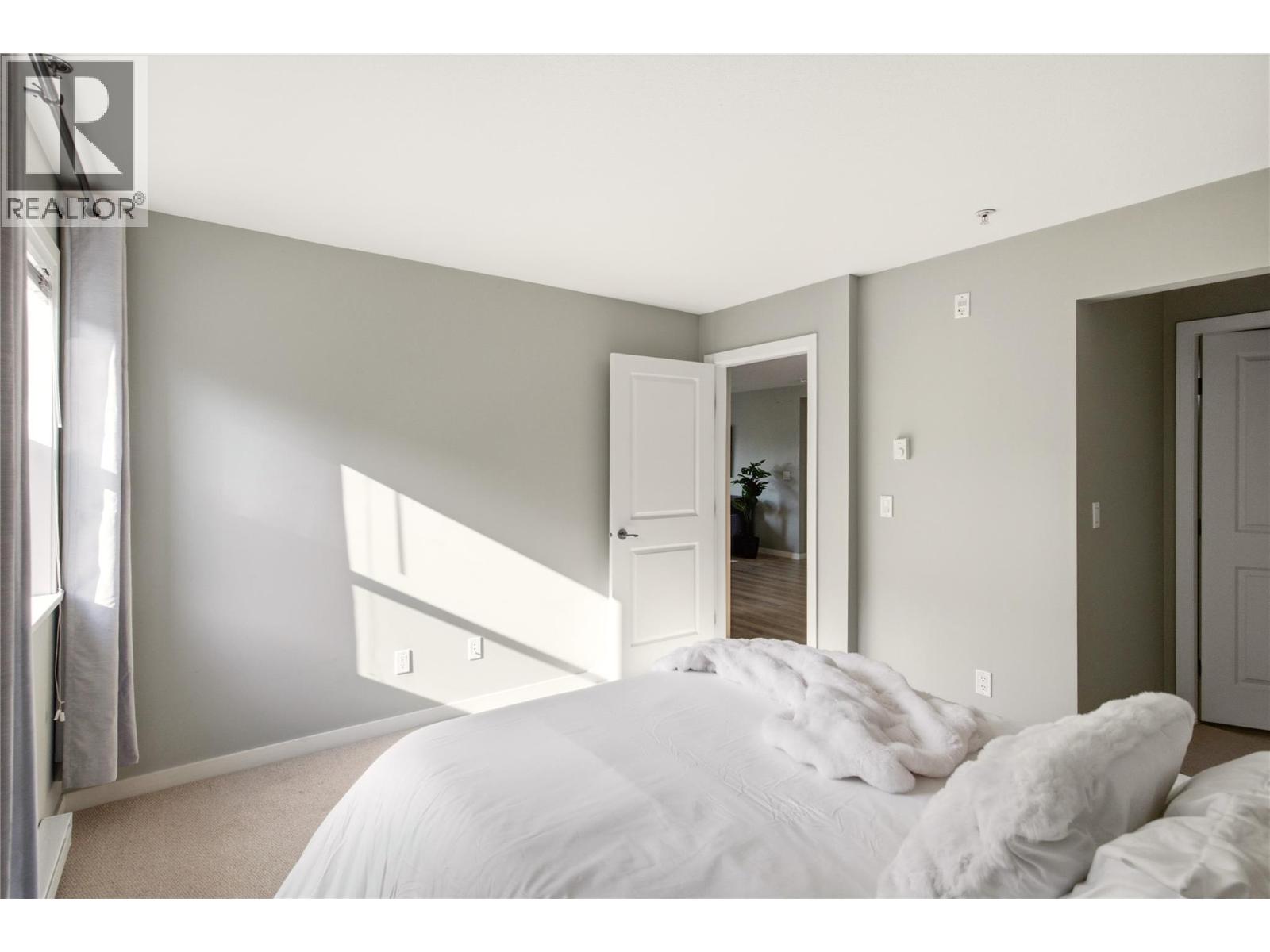 215 563 Yates Road, Kelowna