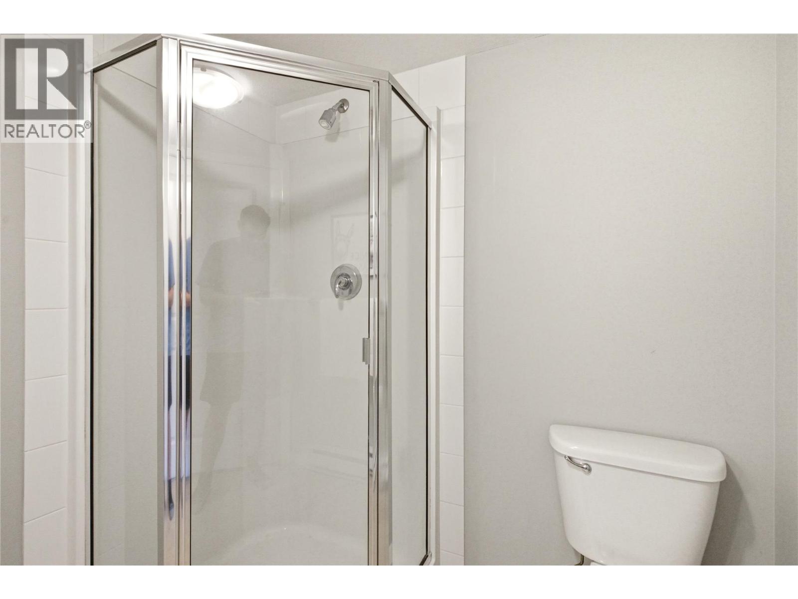 215 563 Yates Road, Kelowna