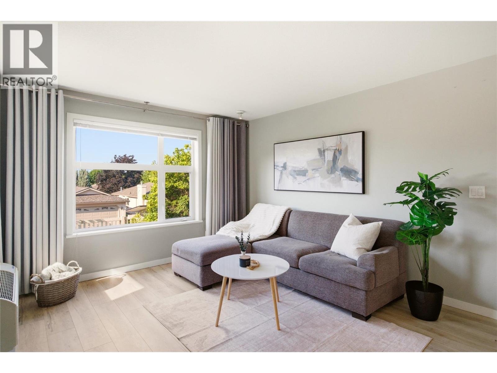 215 563 Yates Road, Kelowna