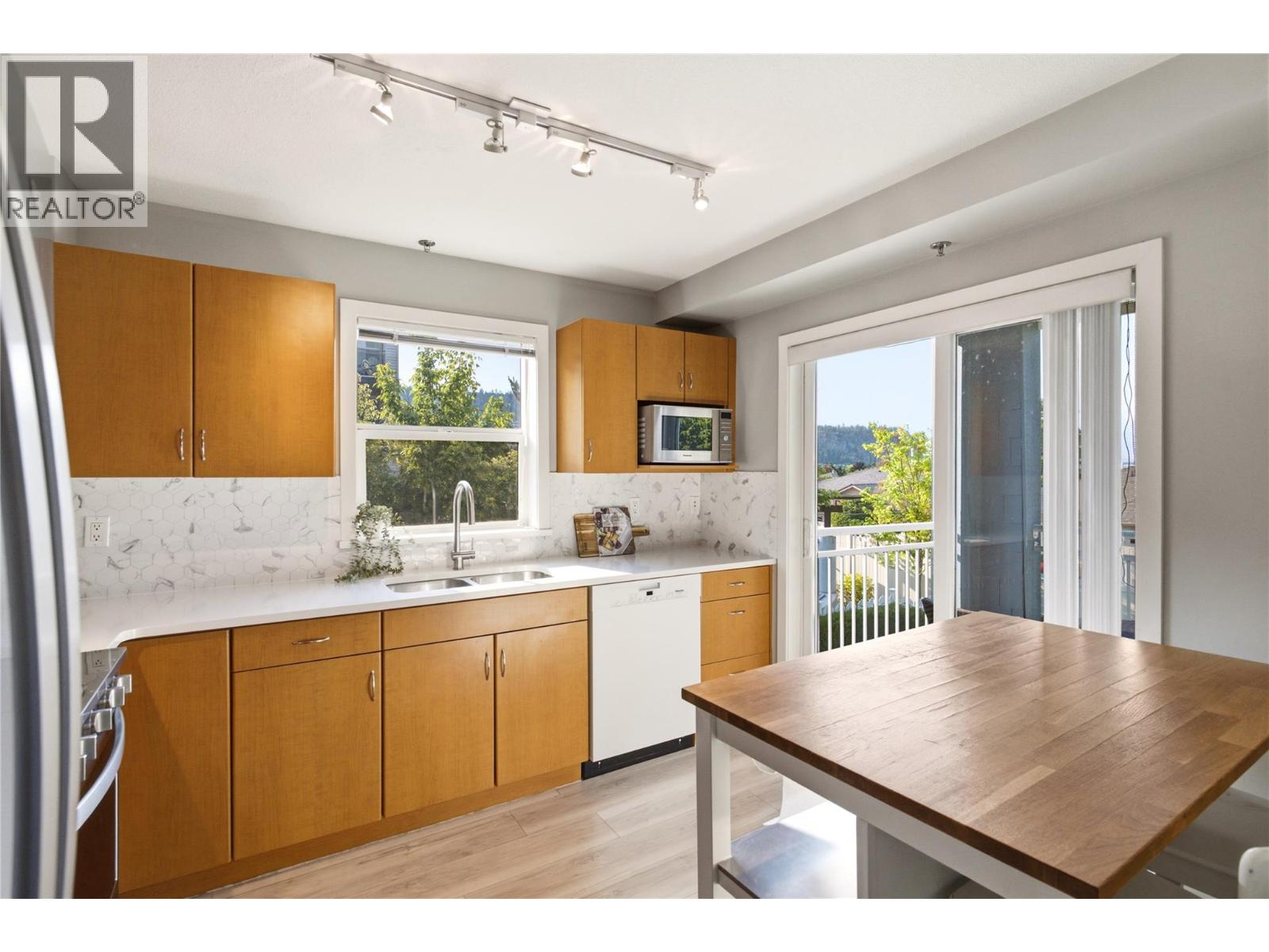 #215 563 Yates Road - 16