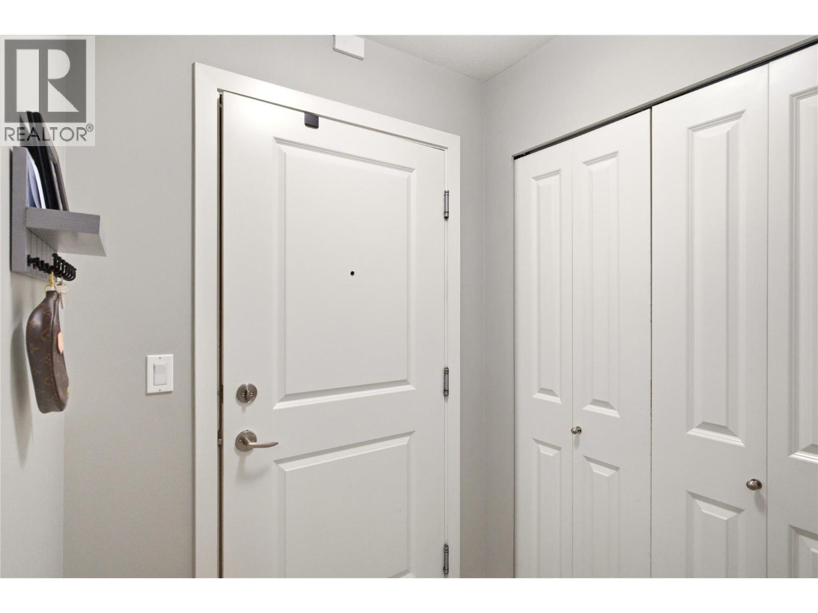 215 563 Yates Road, Kelowna