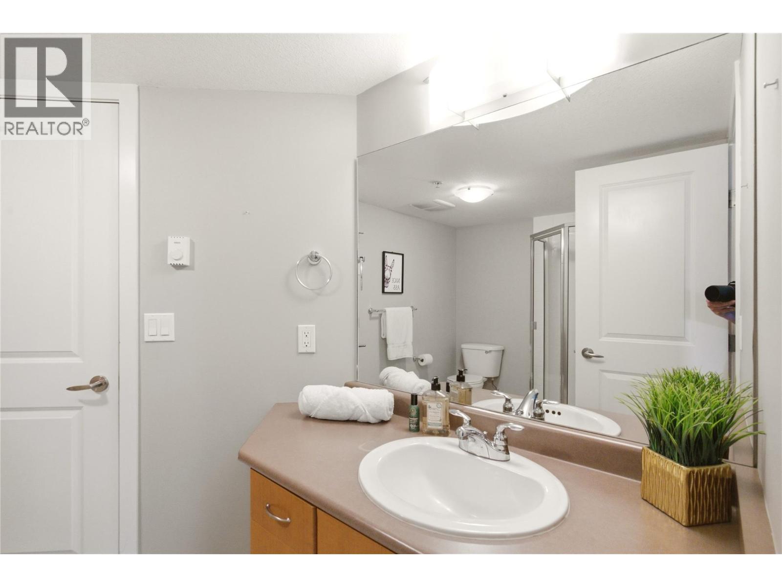 #215 563 Yates Road - 29