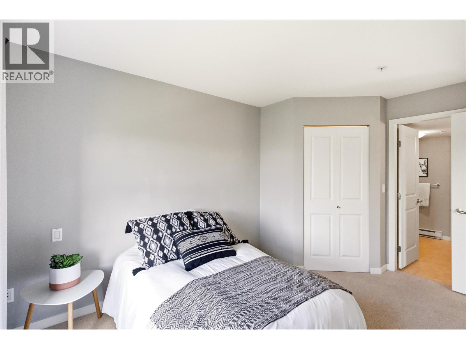 215 563 Yates Road, Kelowna