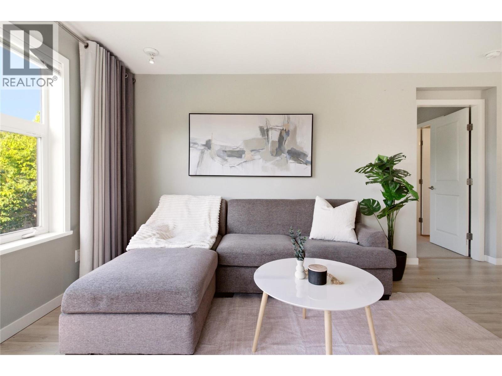 #215 563 Yates Road - 7