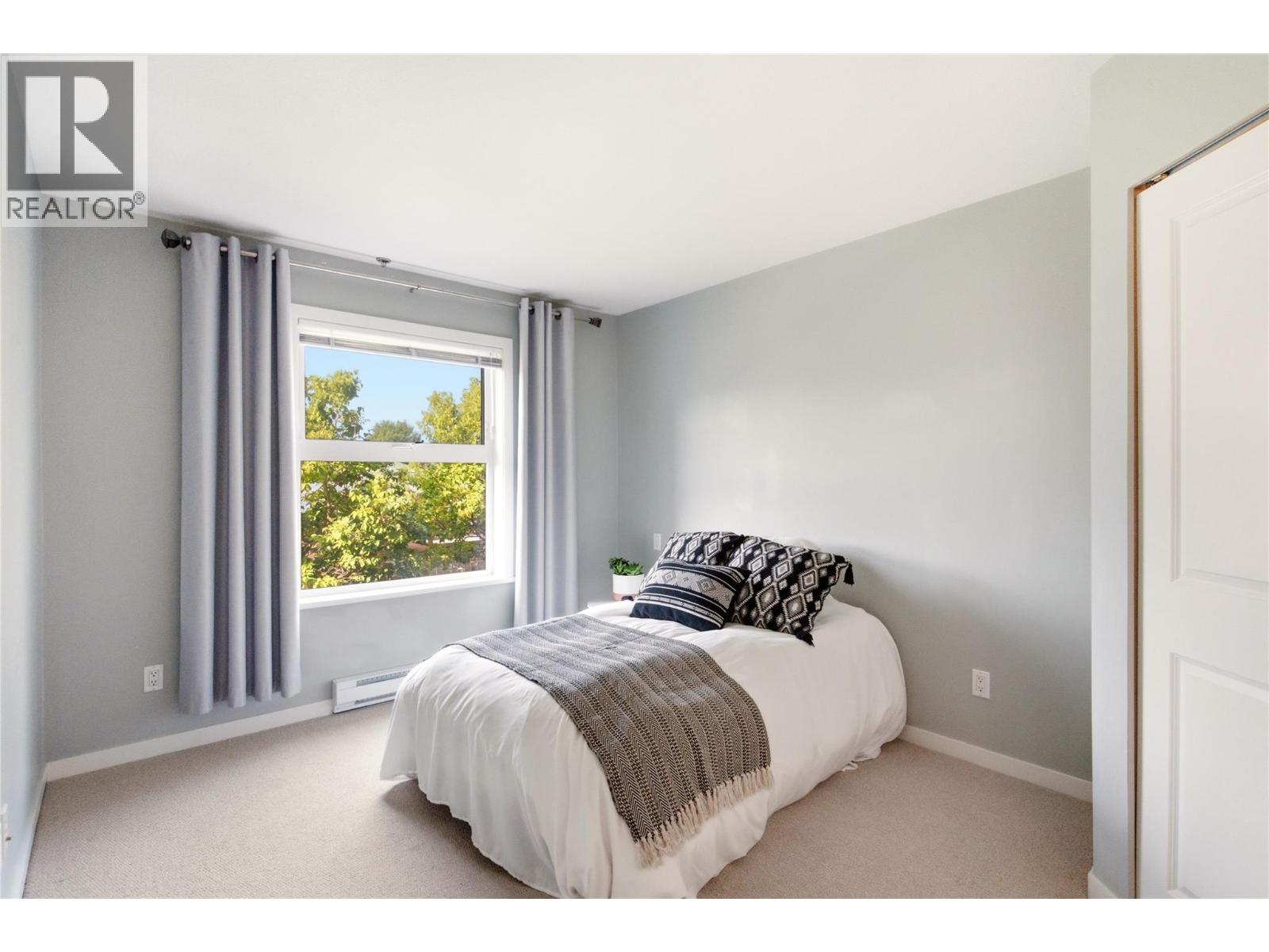 215 563 Yates Road, Kelowna