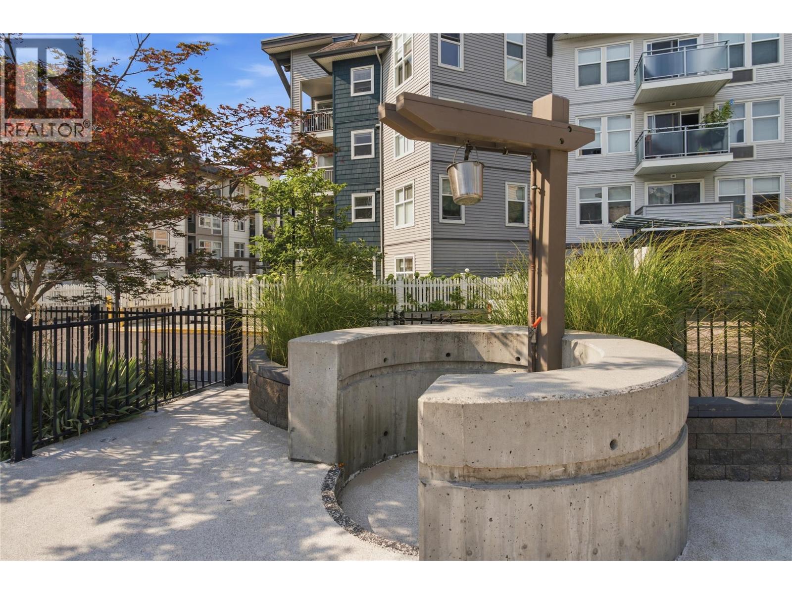 215 563 Yates Road, Kelowna