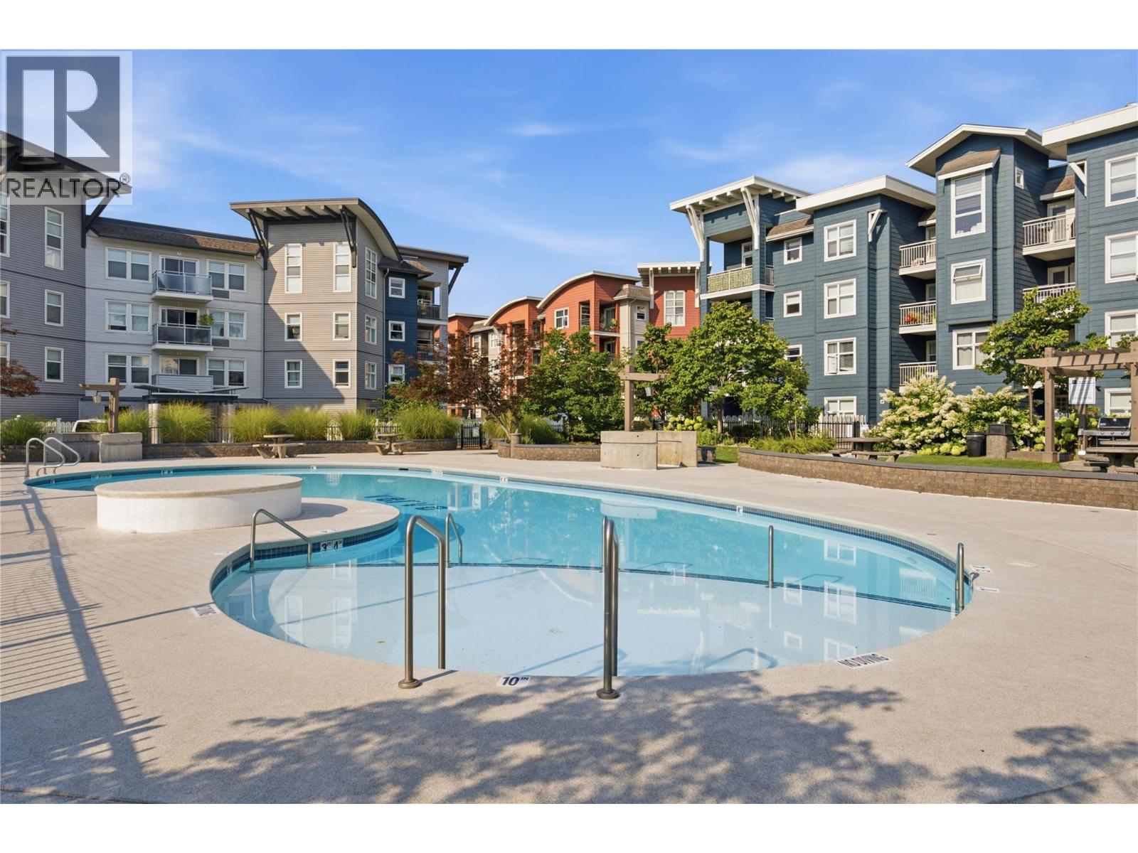 215 563 Yates Road, Kelowna