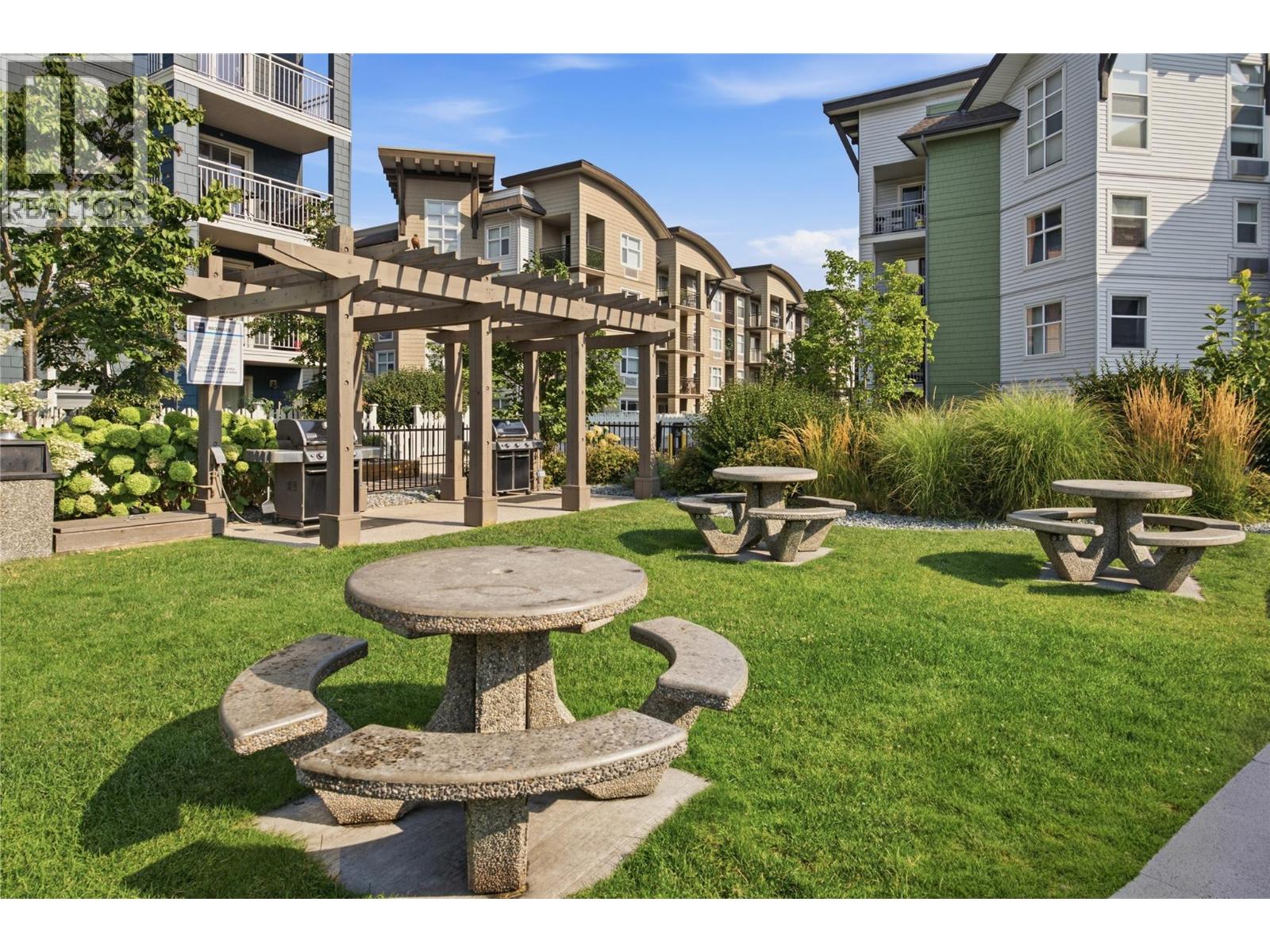 215 563 Yates Road, Kelowna