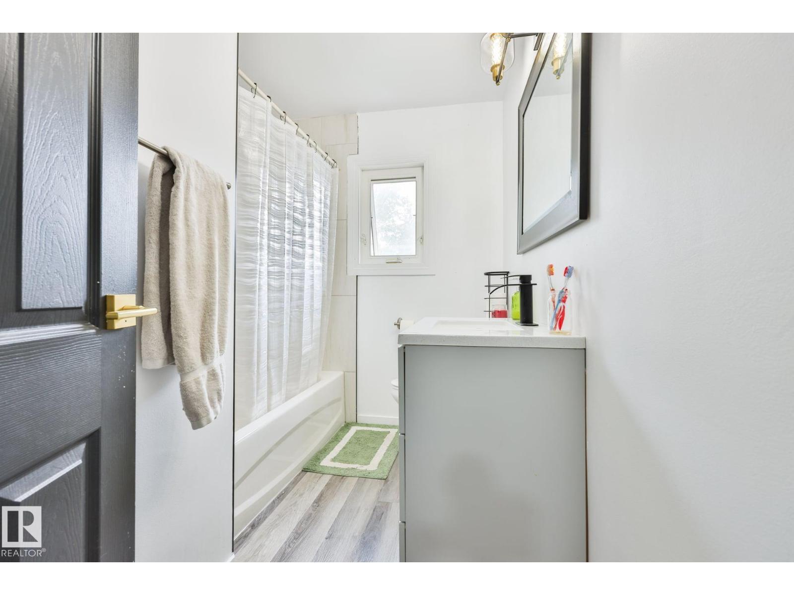 11404 127 Avenue NW - Photo 15