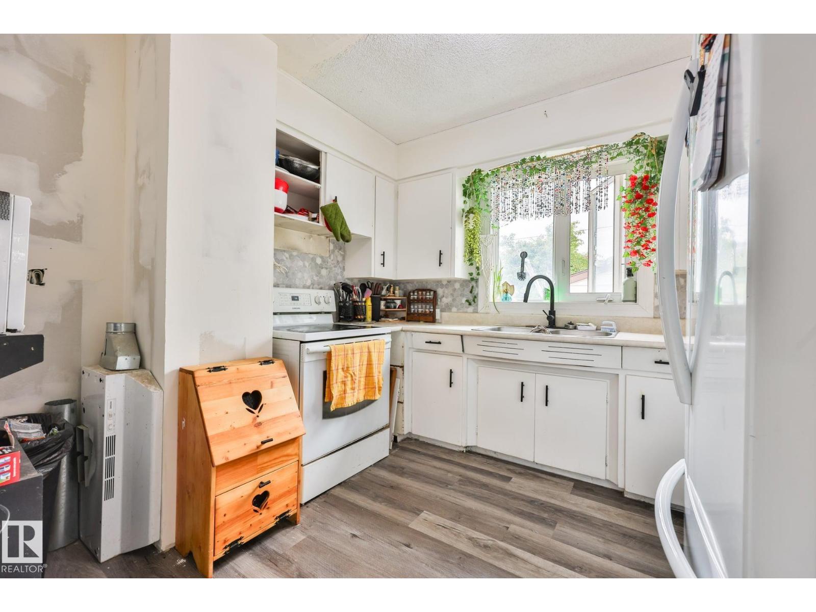 11404 127 Avenue NW - Photo 10