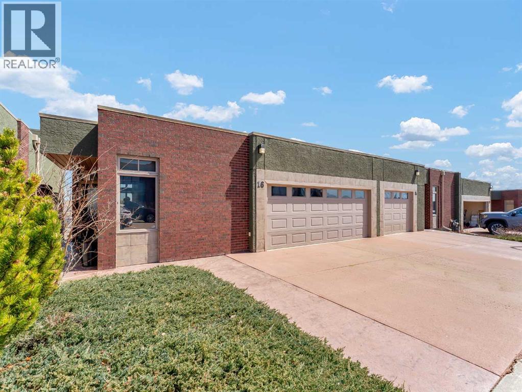 16 Palisades Mews Northeast