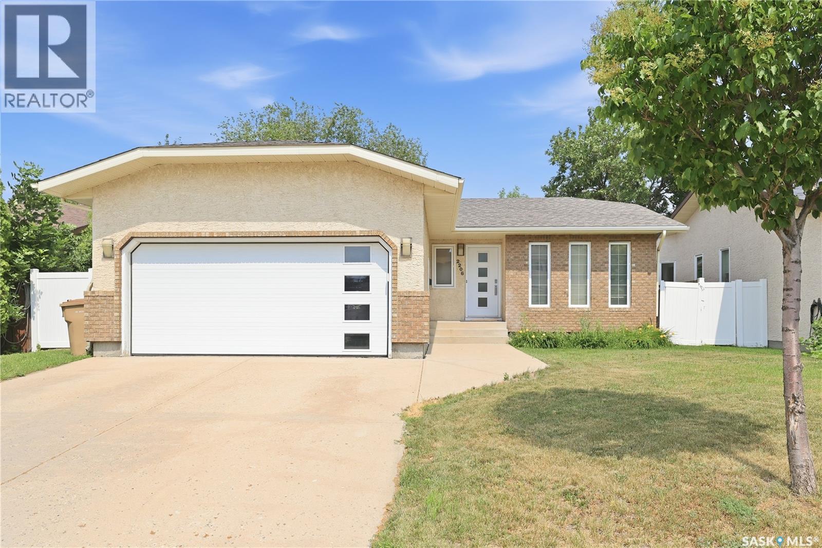 2206 Assiniboine AVENUE E