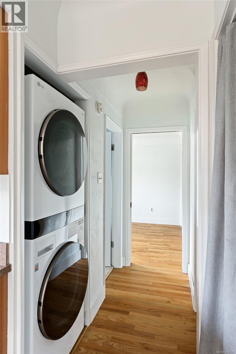1481 Bay St - Image 15