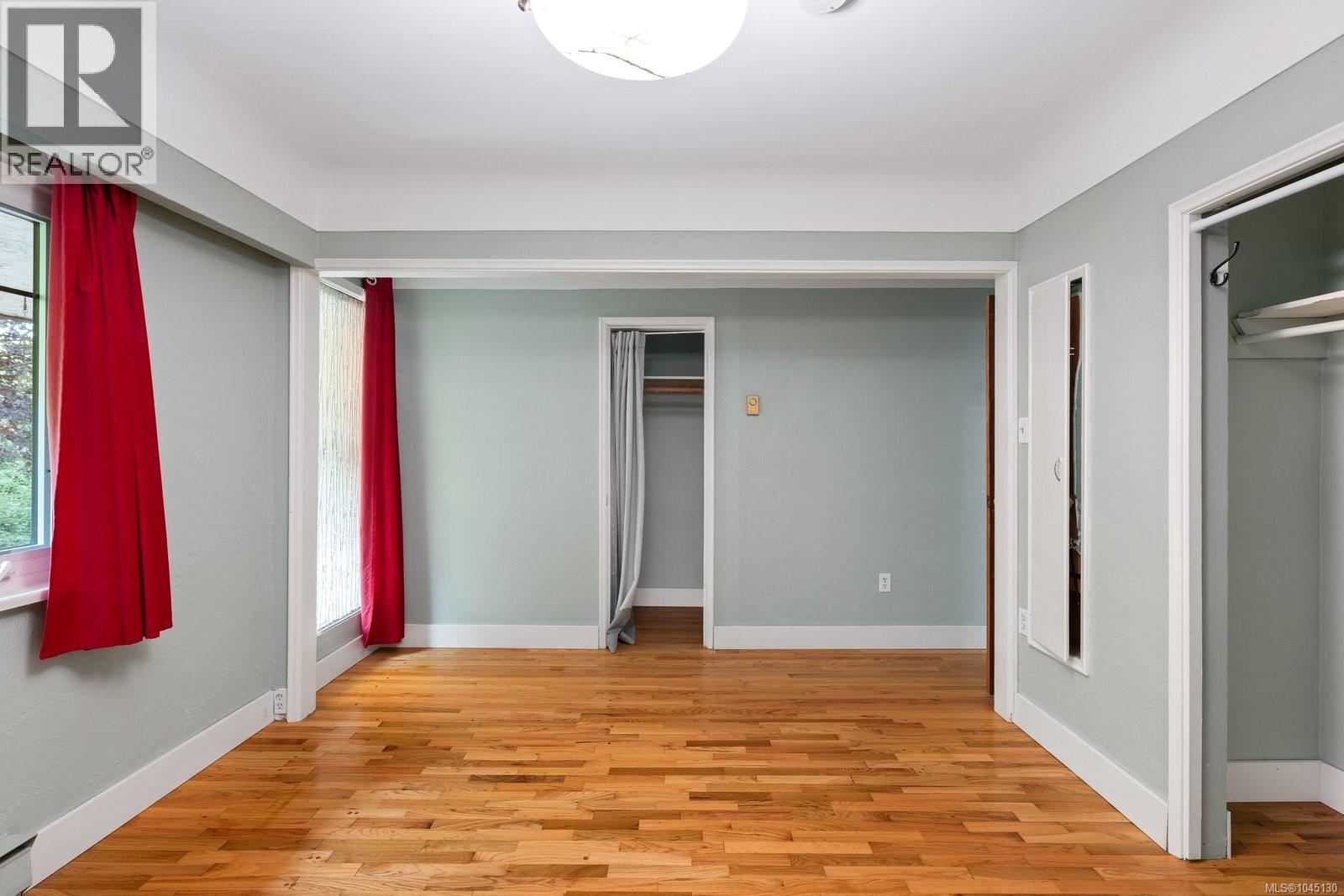 1481 Bay St - 11
