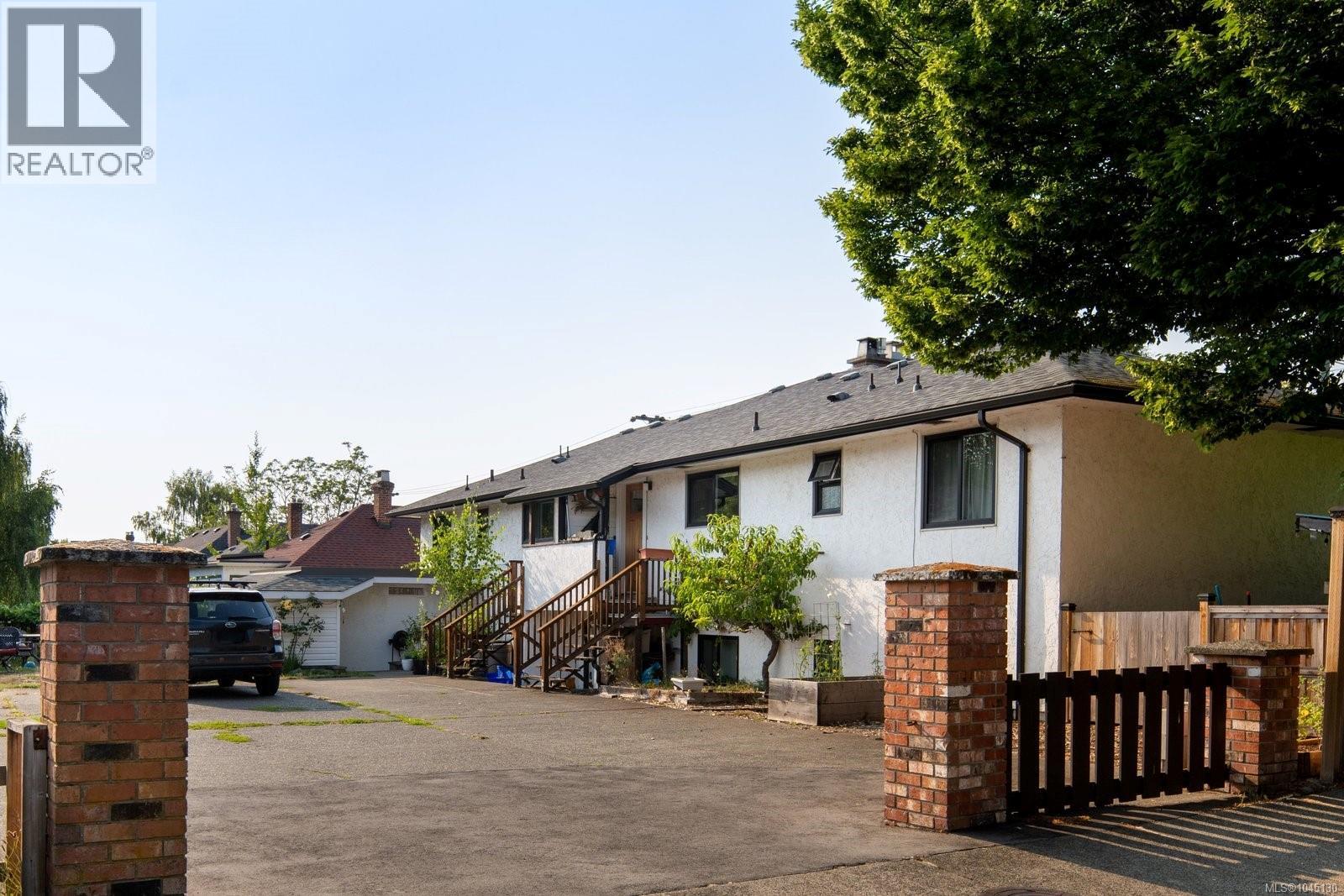 1481 Bay St - 17