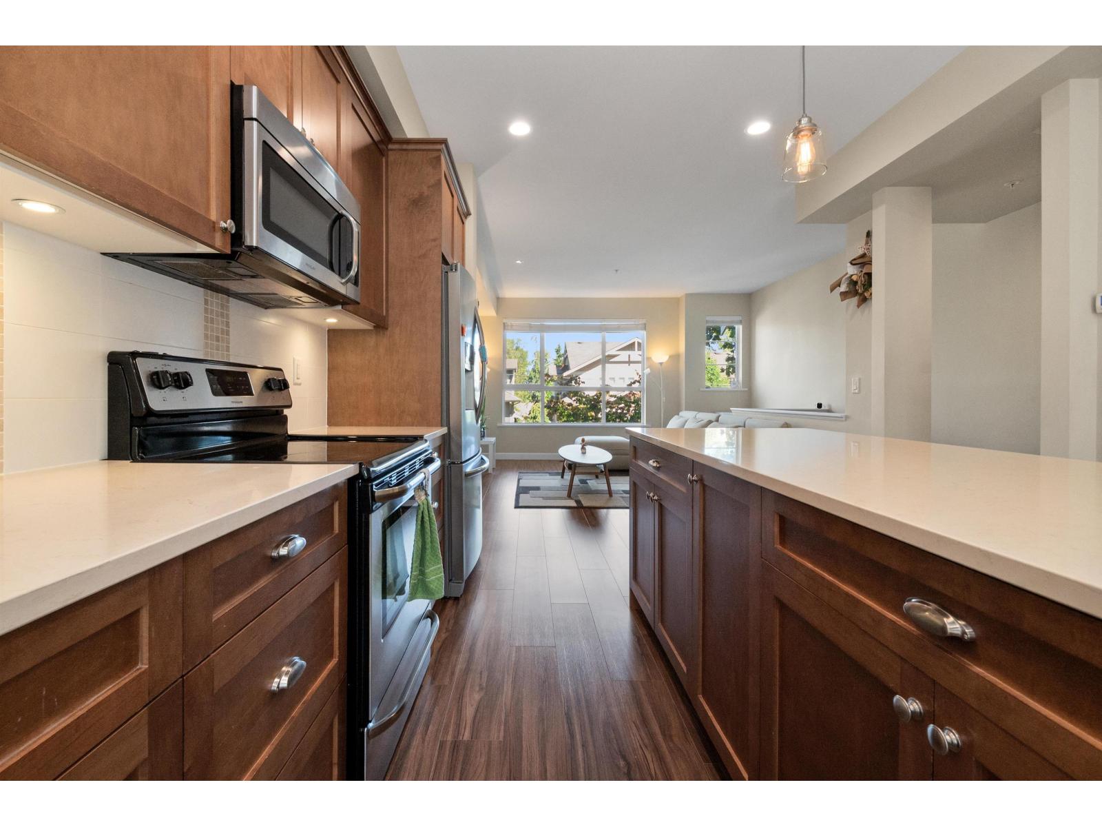 3 Bed, 3 Bath House for Sale in Langley – 56 7059 210 STREET, Langley – MLS# R3154308 - Image 2