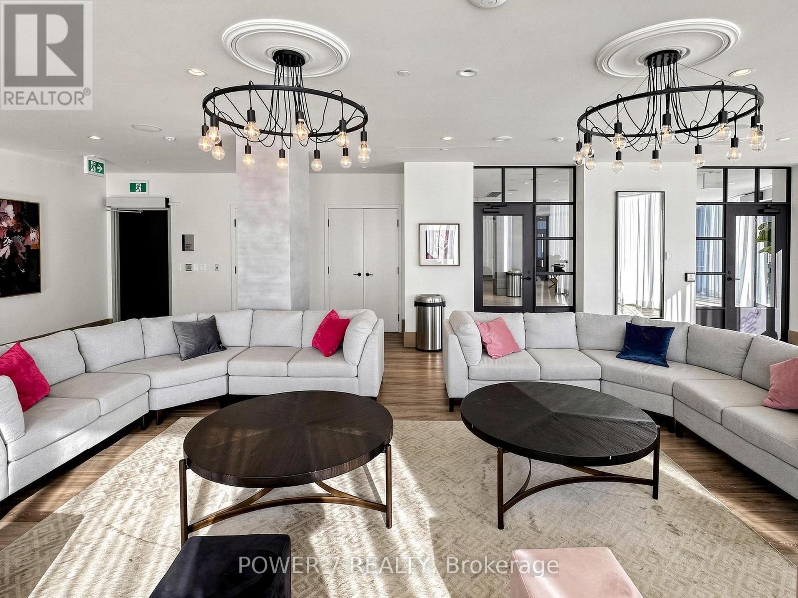 #212 60 SHUTER STREET - 24