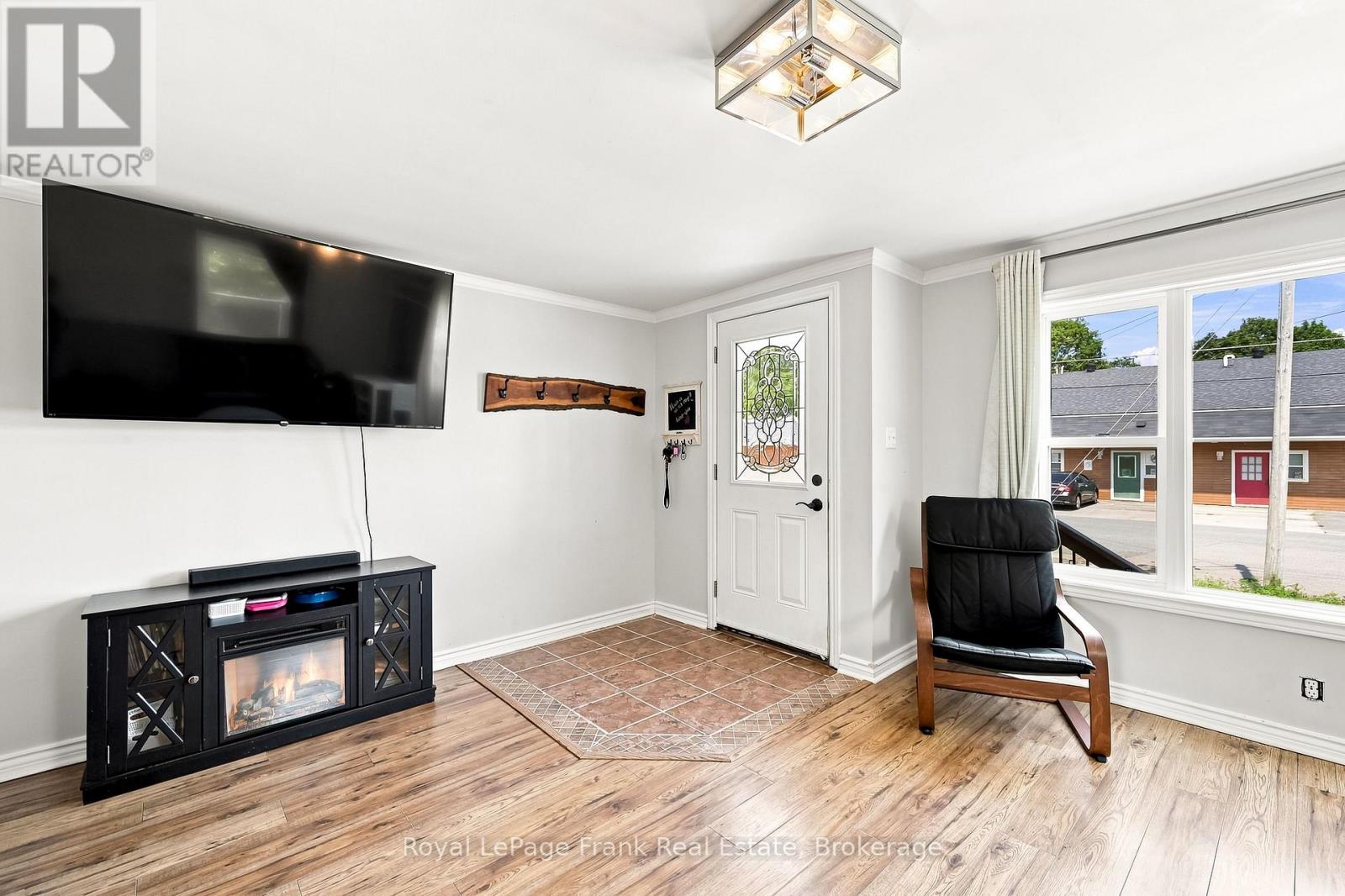 317 BAY STREET - 8