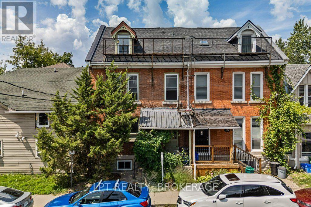 374 BARRIE STREET - 1