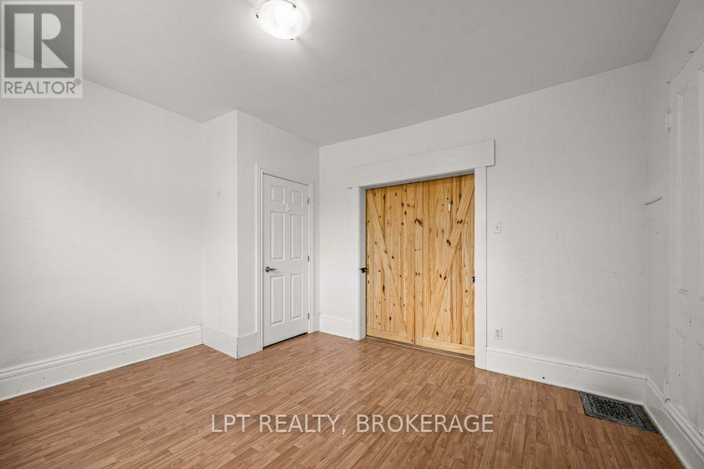 374 BARRIE STREET - Image 11