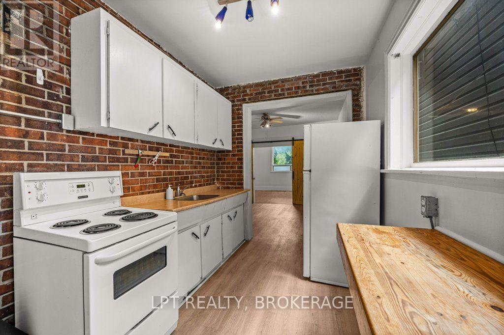 374 BARRIE STREET - Image 12