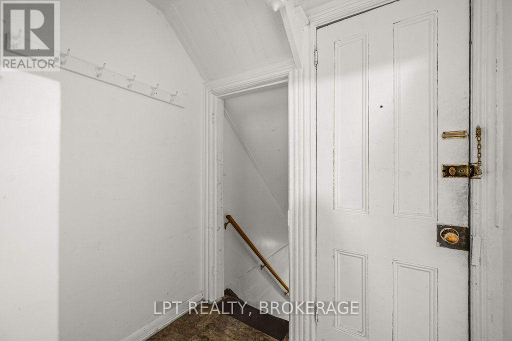 374 BARRIE STREET - 14