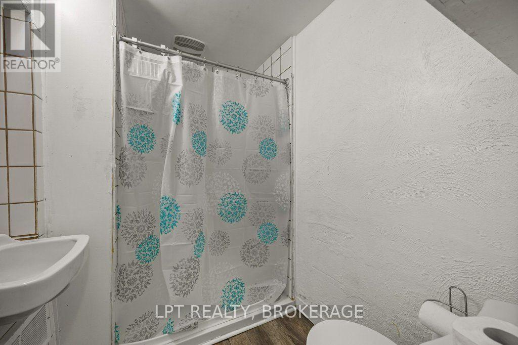 374 BARRIE STREET - 16