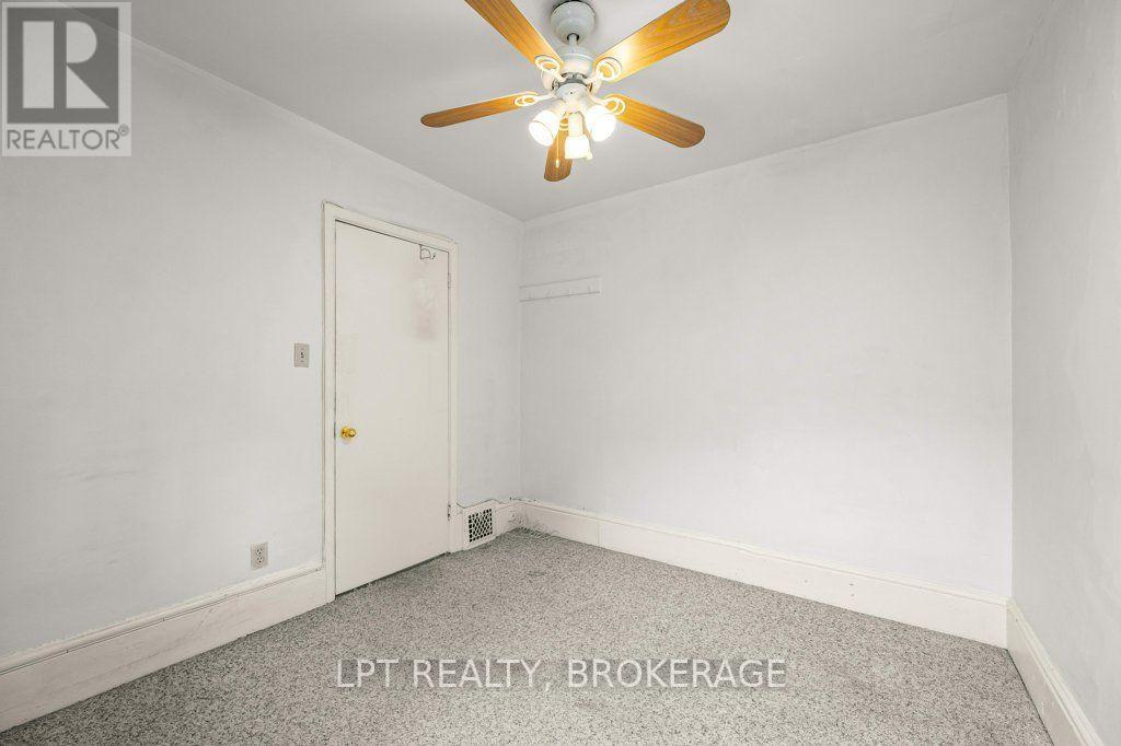 374 BARRIE STREET - 25