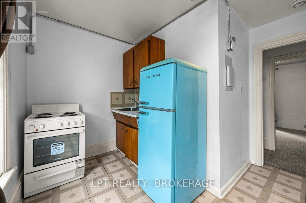 374 BARRIE STREET - 29