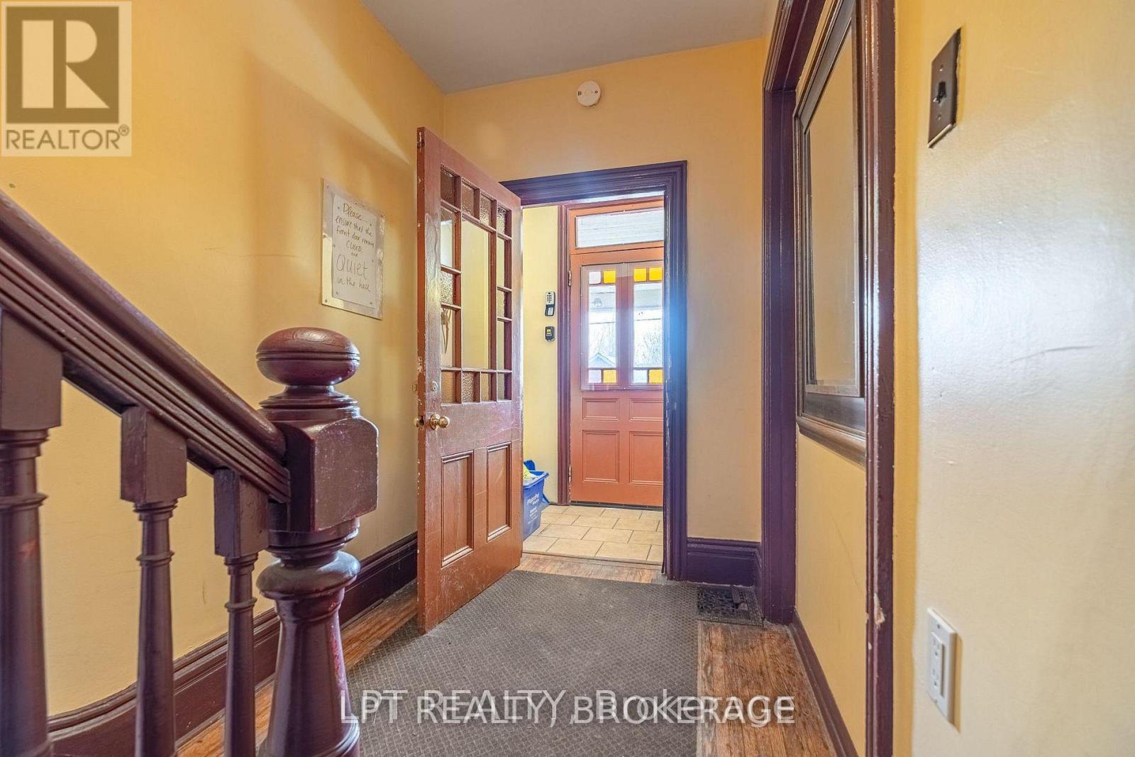 374 BARRIE STREET - 3