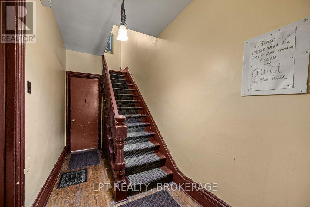 374 BARRIE STREET - 4