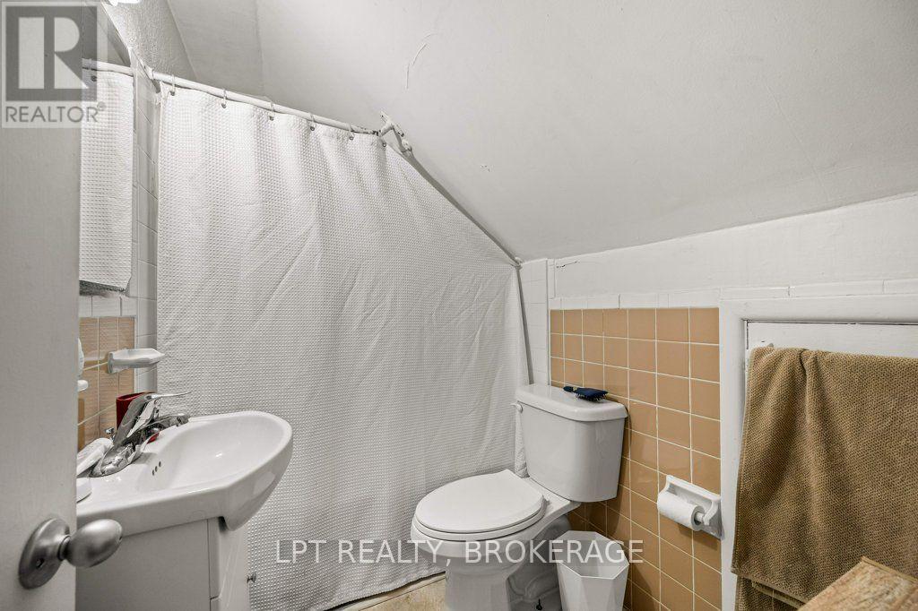374 BARRIE STREET - Image 40
