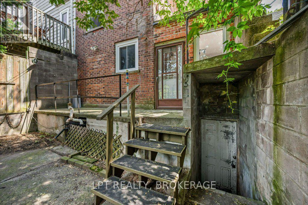374 BARRIE STREET - Image 46