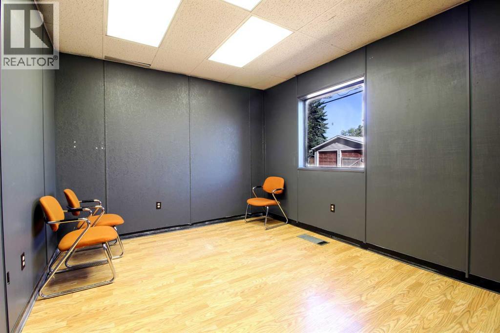 5720 44 Street - Photo 13